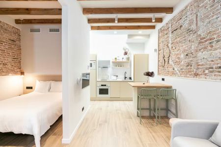 Carrer de Sant Cugat del Vallès, Barcelona, Catalonia 08024 - Photo 4