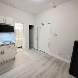 For Lease - 1371 King Street Unit# 204, Toronto, Ontario - Photo 2