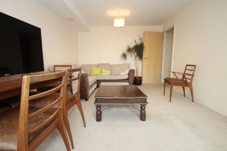 2 bedroom flat to rent - Photo 3