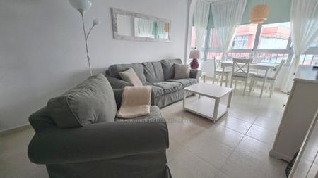 Waking up every morning to the sound of the sea and having it so close is a dream come true with this apartment. - Foto 3