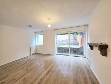 3 bedroom end of terrace house to rent - Photo 2