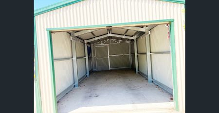 Charming Single-Level Unit - Photo 4