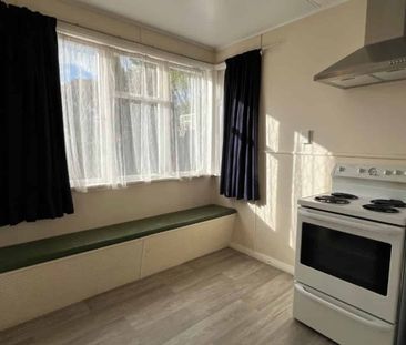 THREE BEDROOMS - HOKOWHITU - Photo 2