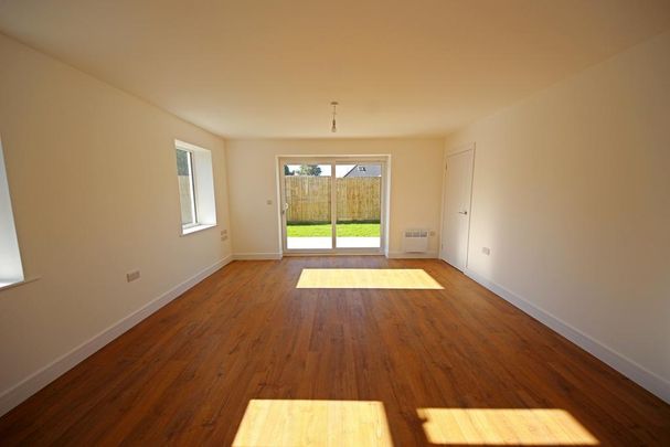 3 bedroom bungalow to rent - Photo 1