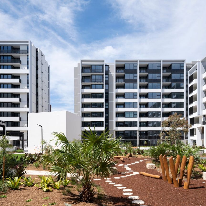 Brand new | Amazing Views on Level 10 | Access Fantastic Amenities - Photo 1