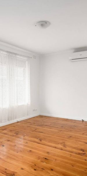 SPACIOUS | TWO BEDROOM | QUIET BLOCK - Photo 1