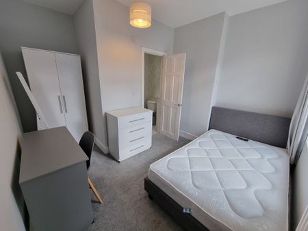 4 Bed Student Accommodation - Photo 2