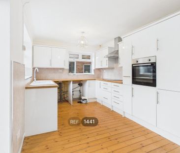 3 bedroom semi-detached house to rent - Photo 5