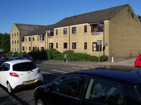2 bedroom Flat To Let - Photo 5
