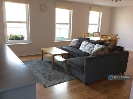 2 bedroom flat to rent - Photo 2