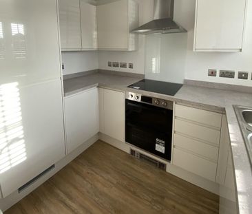 2 bedroom end of terrace house to rent - Photo 3