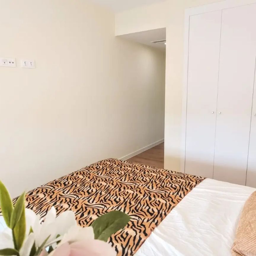 Rooms for rent in 4-bedroom apartment in Alfara Del Patriarca - Photo 1