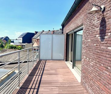 Ruim duplex-appartement met 2 slaapkamers en terras. - Photo 2