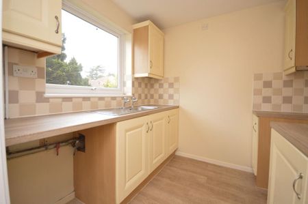 2 bedroom semi-detached house to rent - Photo 4