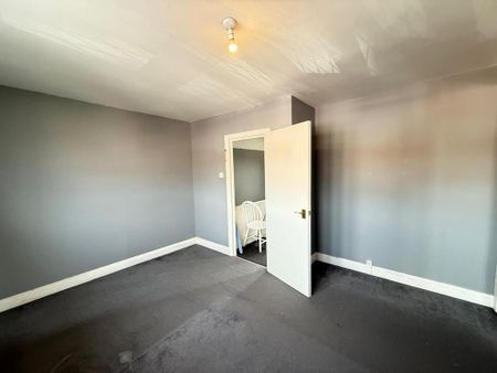 4 bedroom flat to rent - Photo 3