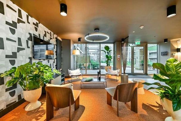 The Oakgate, Leatherhead, KT22 - Photo 1