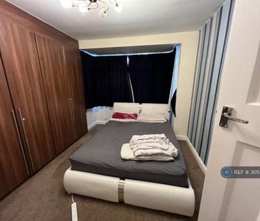 4 bedroom terraced house to rent - Photo 3