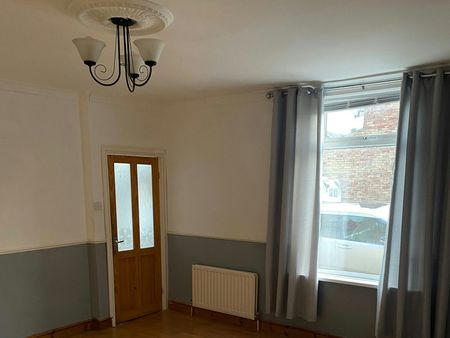 Terraced House to rent on - Photo 2