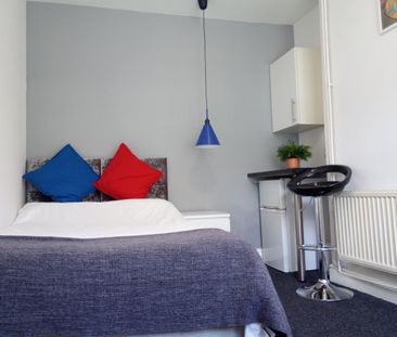 Fully Furnished room in SHARED HOUSE - Photo 1