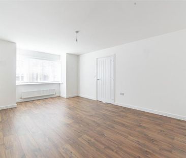 4 bedroom detached house to rent - Photo 5
