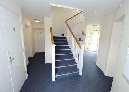 Rixtonleys Drive, Irlam, M44 - Photo 2