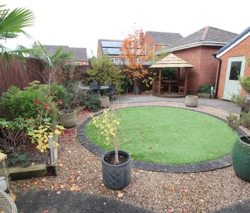 4 bedroom detached house to rent - Photo 3