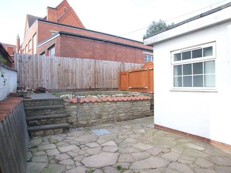 2 bedroom end of terrace house to rent - Photo 3