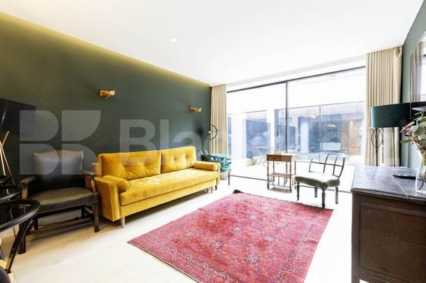 Stunning 3 bed 2 bath house split over 3 floors with a patio area. - Photo 1