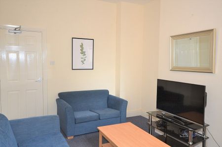 111, Broomspring Lane, Broomhall, Sheffield S10 2FD - Photo 2