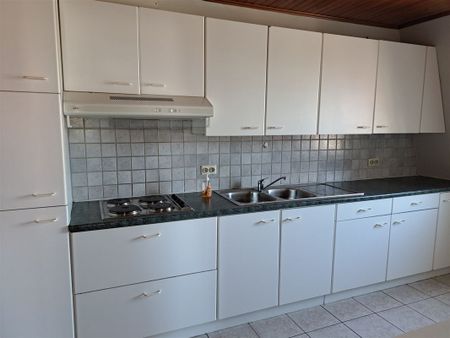 Appartement met 2 slaapkamers, in het rustige Eksaarde, met zicht op het dorpsplein. - Foto 4