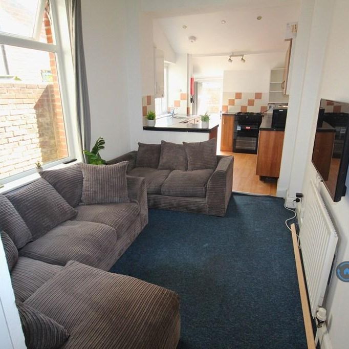 5 bedroom detached house to rent - Photo 1