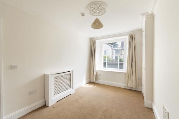 2 Bed Flat - Photo 1