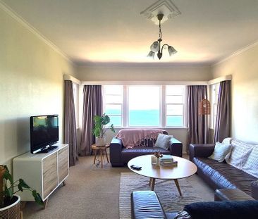 Wake up to stunning harbour views - Photo 1