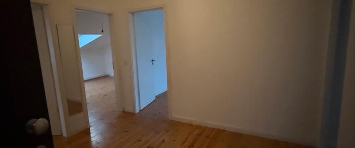 Schöne 4 Zimmer Dachgeschosswohnung in Neukölln - Photo 1