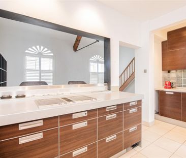 2 bed Flat To Let - Photo 4