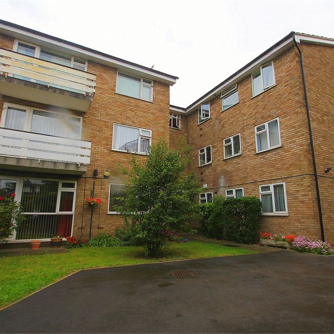 2 bed flat to rent in Laburnum Grove, Langley, SL3 - Photo 1