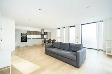 Quebec Way, London, SE16 - Photo 2