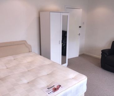 Room in a Shared Flat, Richmond Grove, M13 - Photo 5