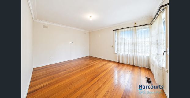 Spacious Family Home in a Convenient St Albans Location - Photo 1