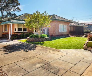 Magnificent family home, one not too miss! - Photo 3