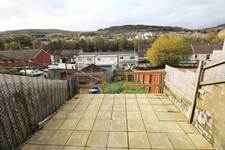 3 bedroom terraced house to rent - Photo 5