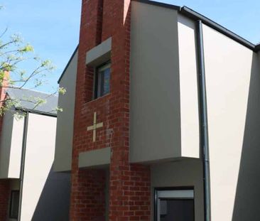 Private Townhouse in Convenient Merivale Location - Photo 4