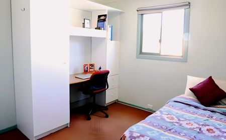 6 Bedroom Apartment Whole apartment - Photo 4