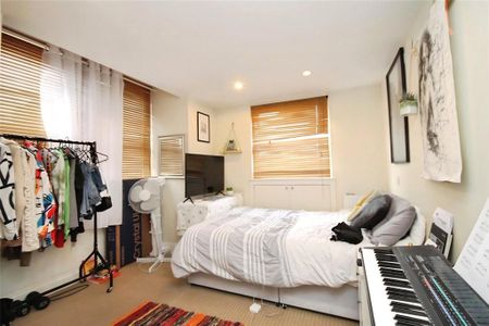 3 bedroom end of terrace house to rent - Photo 4