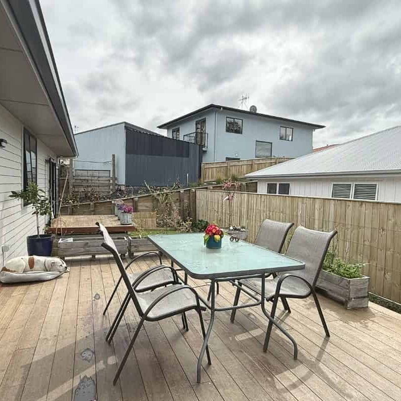 Central Taupō living with modern style - Photo 1