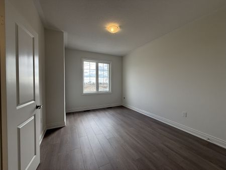 For Lease - 95 Boccella Crescent, Richmond Hill, Ontario - Photo 3
