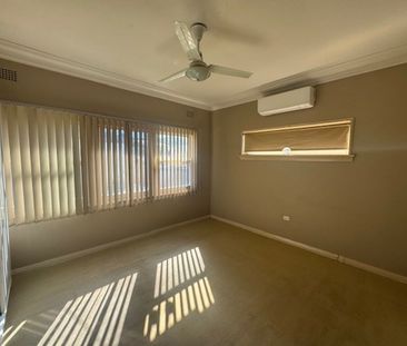 Cosy updated 2-bedroom cottage. - Photo 5