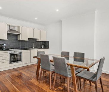 3 bedroom flat to rent - Photo 4