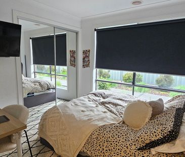 Cranbourne East - Photo 4