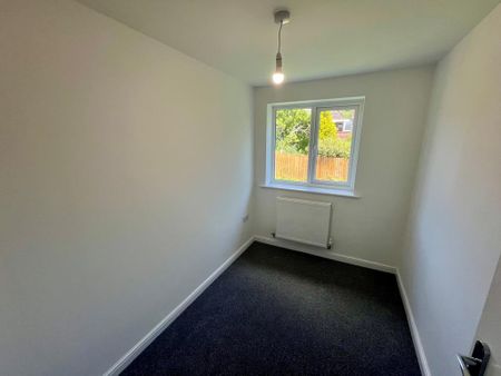 3 bedroom semi-detached house to rent - Photo 2